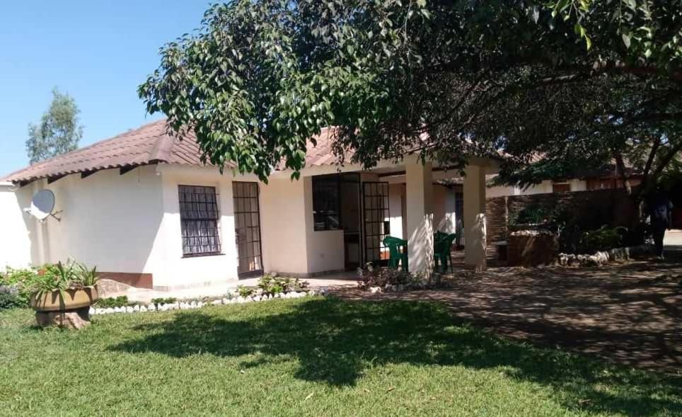 Sonke Ball House Bed and Breakfast Μπλαντάιρ Εξωτερικό φωτογραφία
