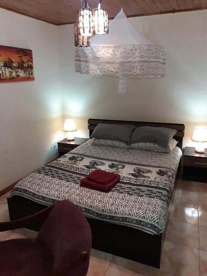 Sonke Ball House Bed and Breakfast Μπλαντάιρ Εξωτερικό φωτογραφία