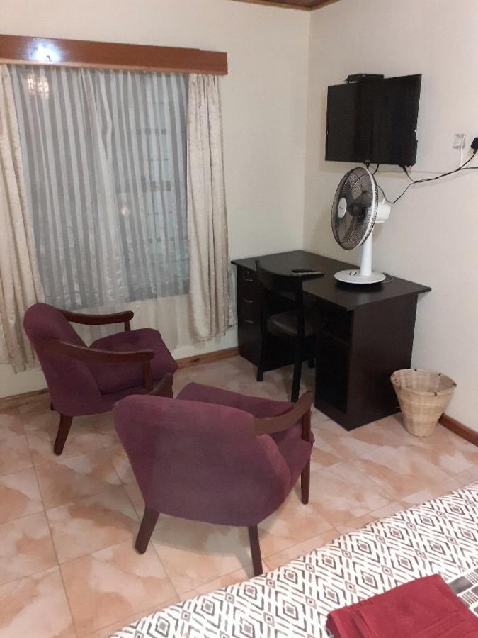 Sonke Ball House Bed and Breakfast Μπλαντάιρ Εξωτερικό φωτογραφία