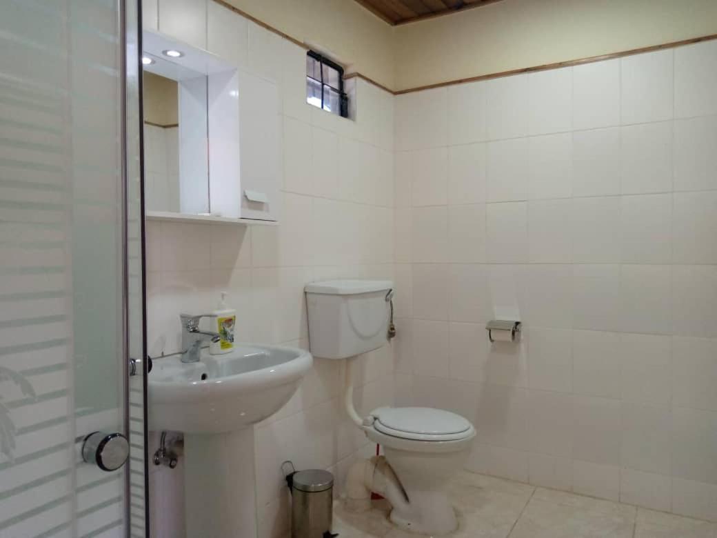 Sonke Ball House Bed and Breakfast Μπλαντάιρ Εξωτερικό φωτογραφία